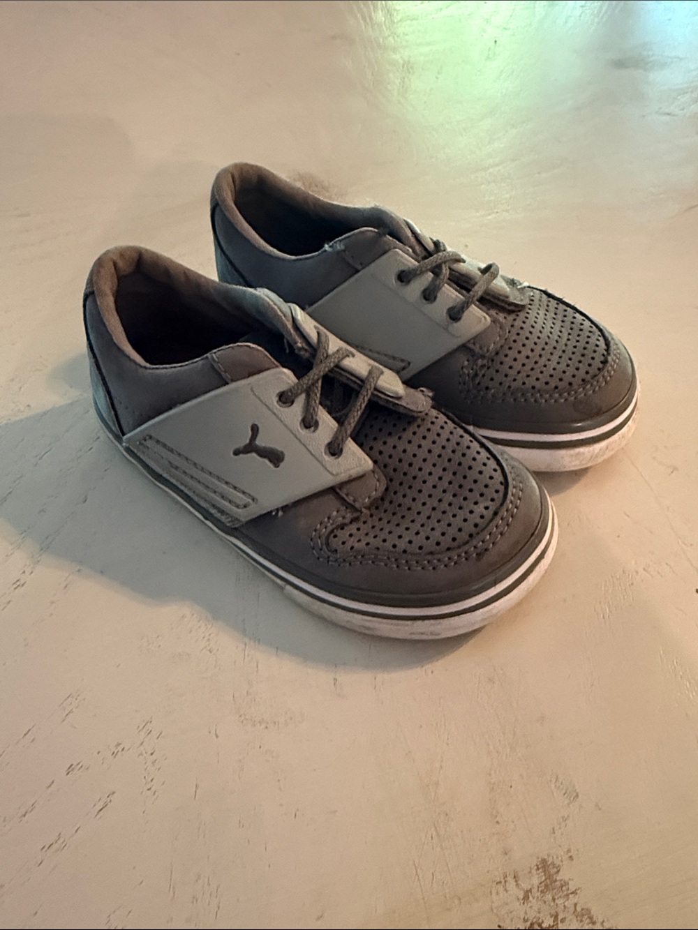 Puma casual slip on sneakers sz 6c kids